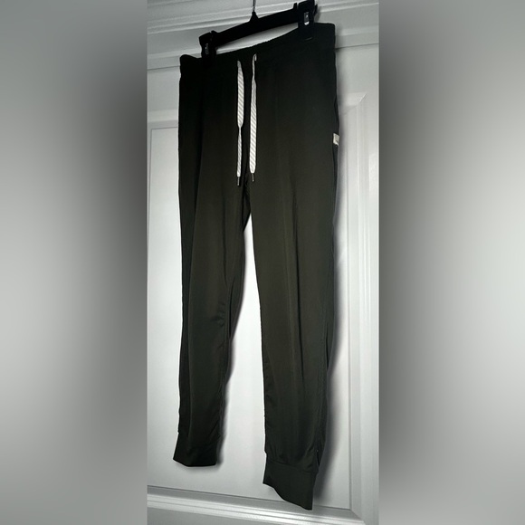 Vuori Moss Green Heather Jogger Pants